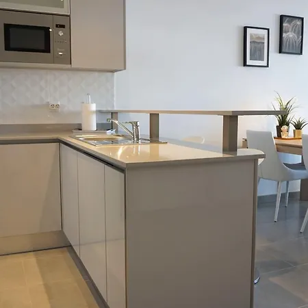 Del Pico Apartment *
