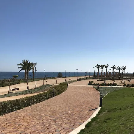 Del Pico Apartment