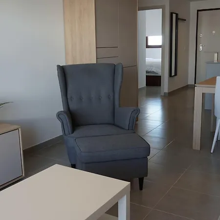 Del Pico Apartment *